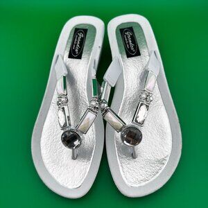 GRANDCO WHITE & SILVER EMBELLISHED FAUX STONES WEDGE BEACH , POOL THONG SANDALS